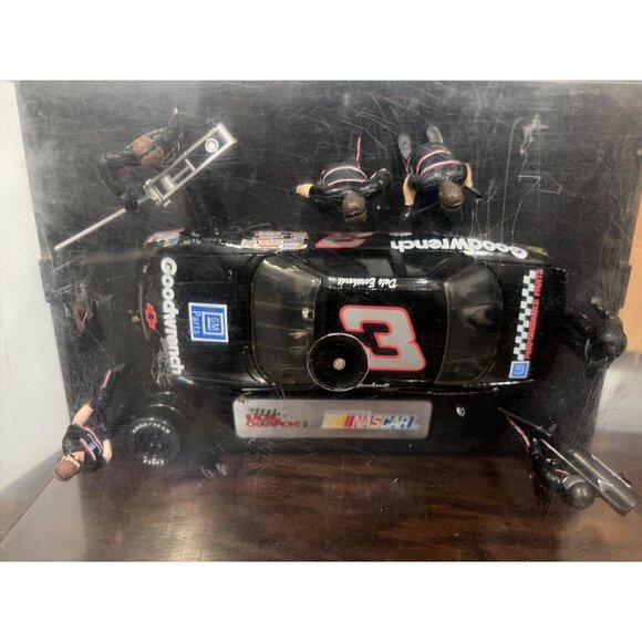 Dale Earnhardt "The Intimidator" Goodwrench NASCAR Diecast Car Pit Crew In Case - Picture 2 of 8